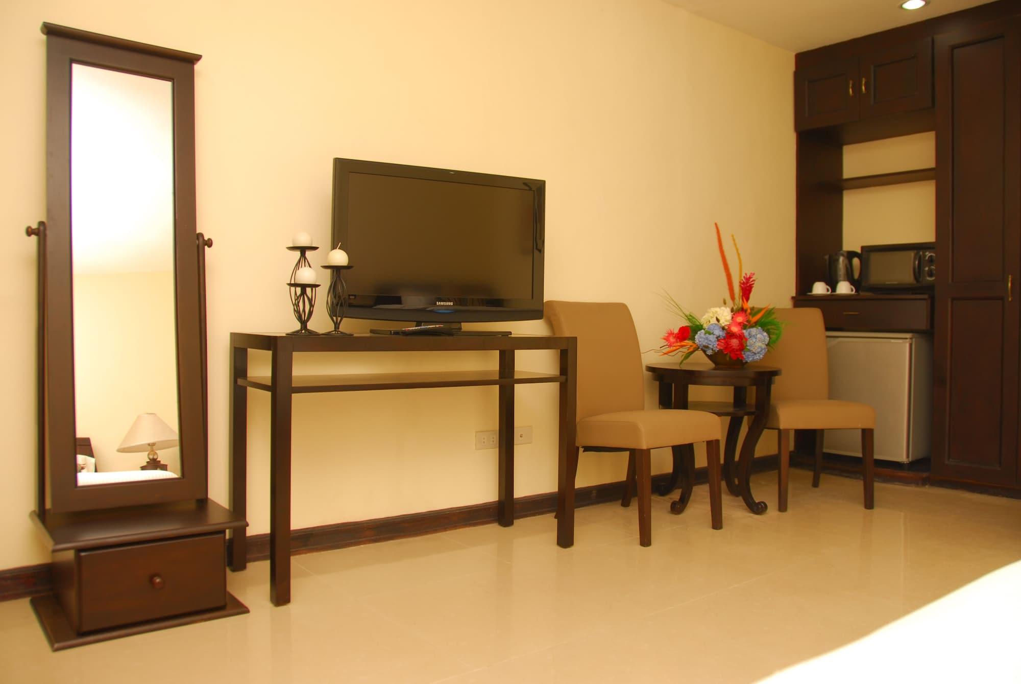 The Suites At Calle Nueva Bacolod Exterior photo