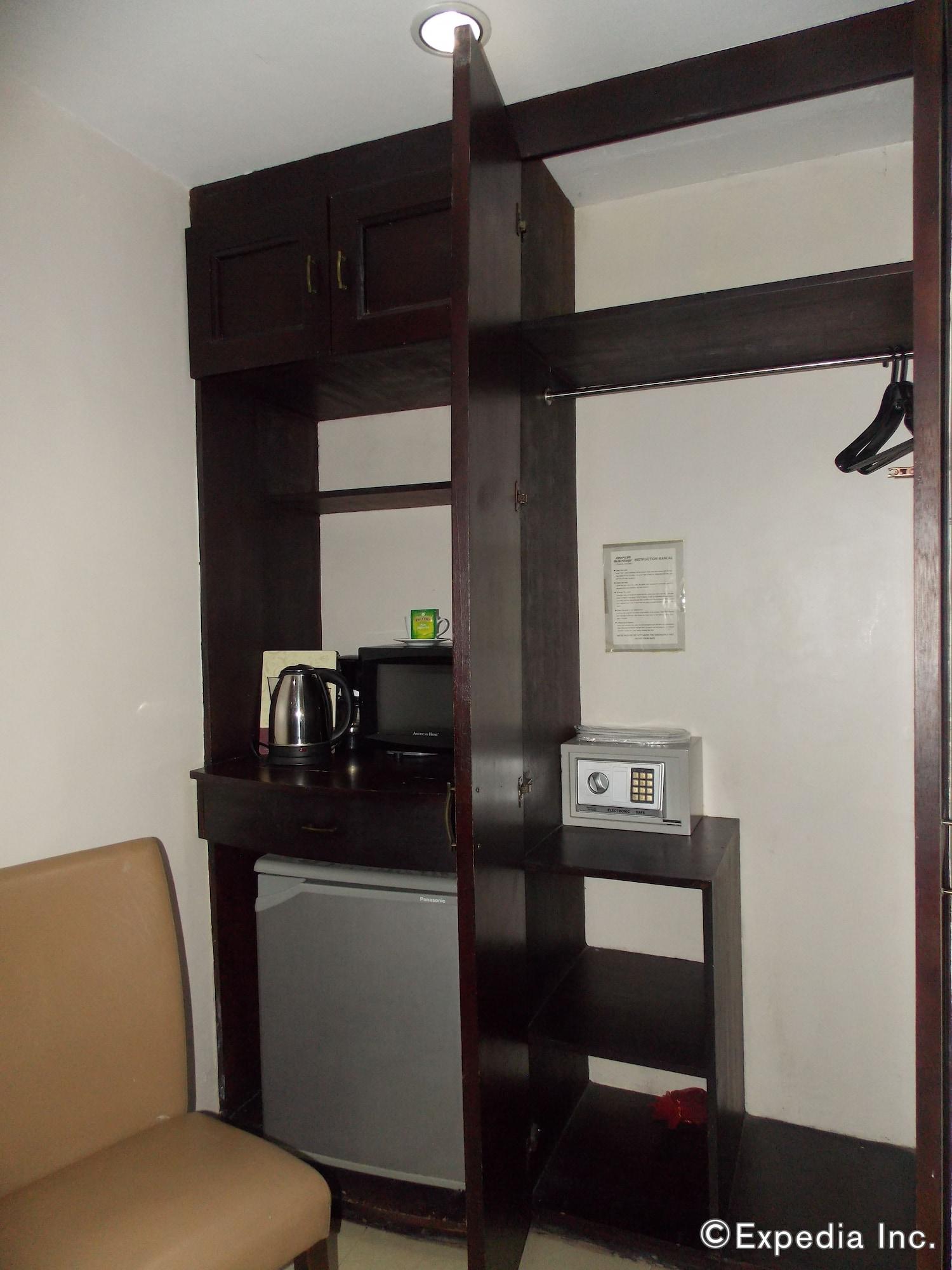 The Suites At Calle Nueva Bacolod Exterior photo