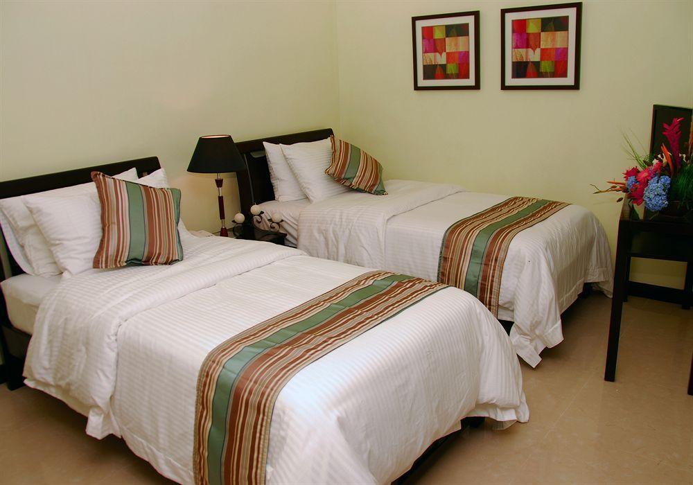 The Suites At Calle Nueva Bacolod Exterior photo